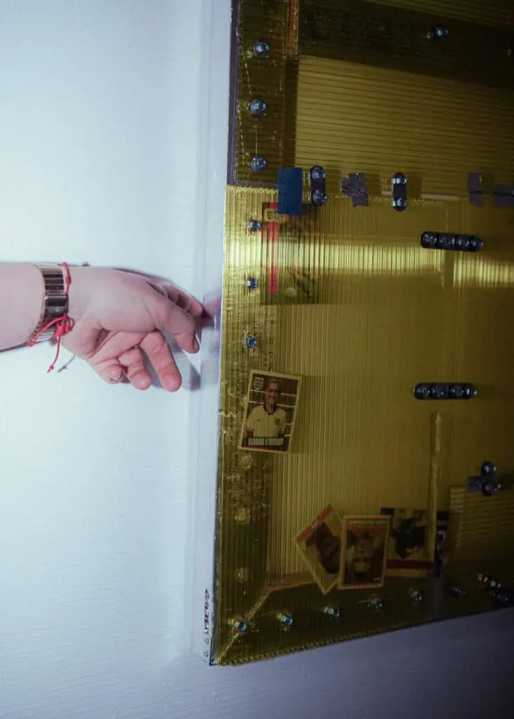 ‘Internet Cafe’ Revisits Y2K Nostalgia Through Flip Phones and Playstations, photo by Lily Maguire (6 of 7)