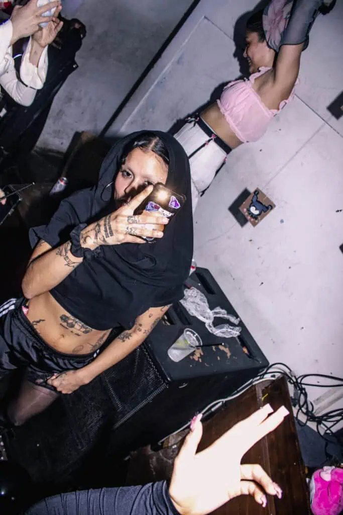 No-phone parties are taking London by storm: here’s where to find one, photo by Lauren Cremer, Georgia (Jubbi) Rose, Alessandro Lombardi, Alexander Ekholm (1 of 5)