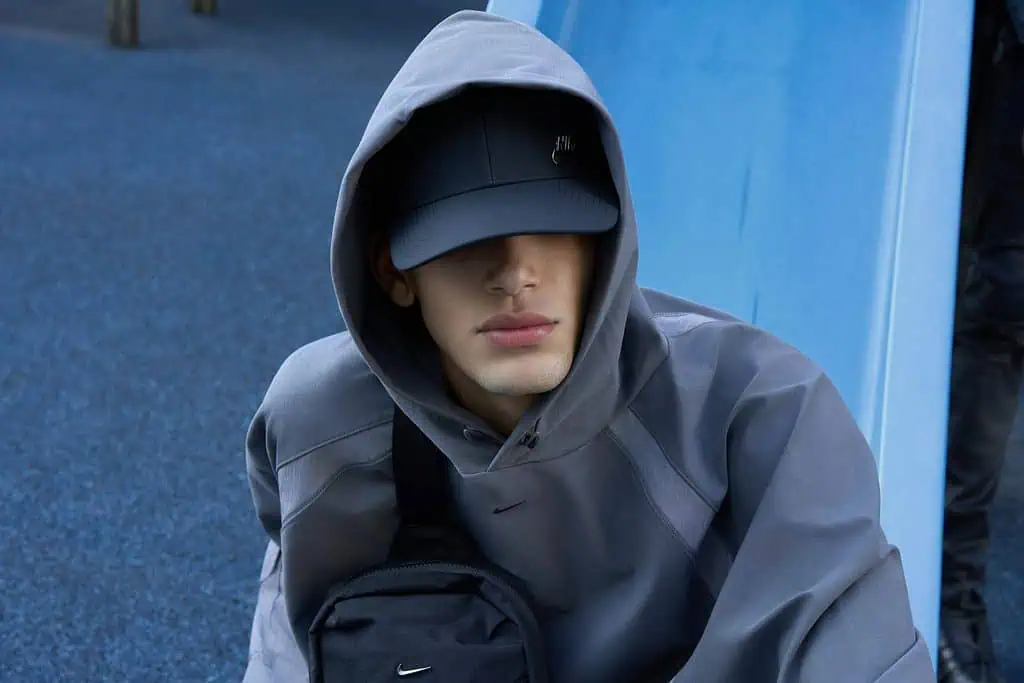 Under the hood, fashion editorial photographed by Lorenzo Venturini (10 of 19)